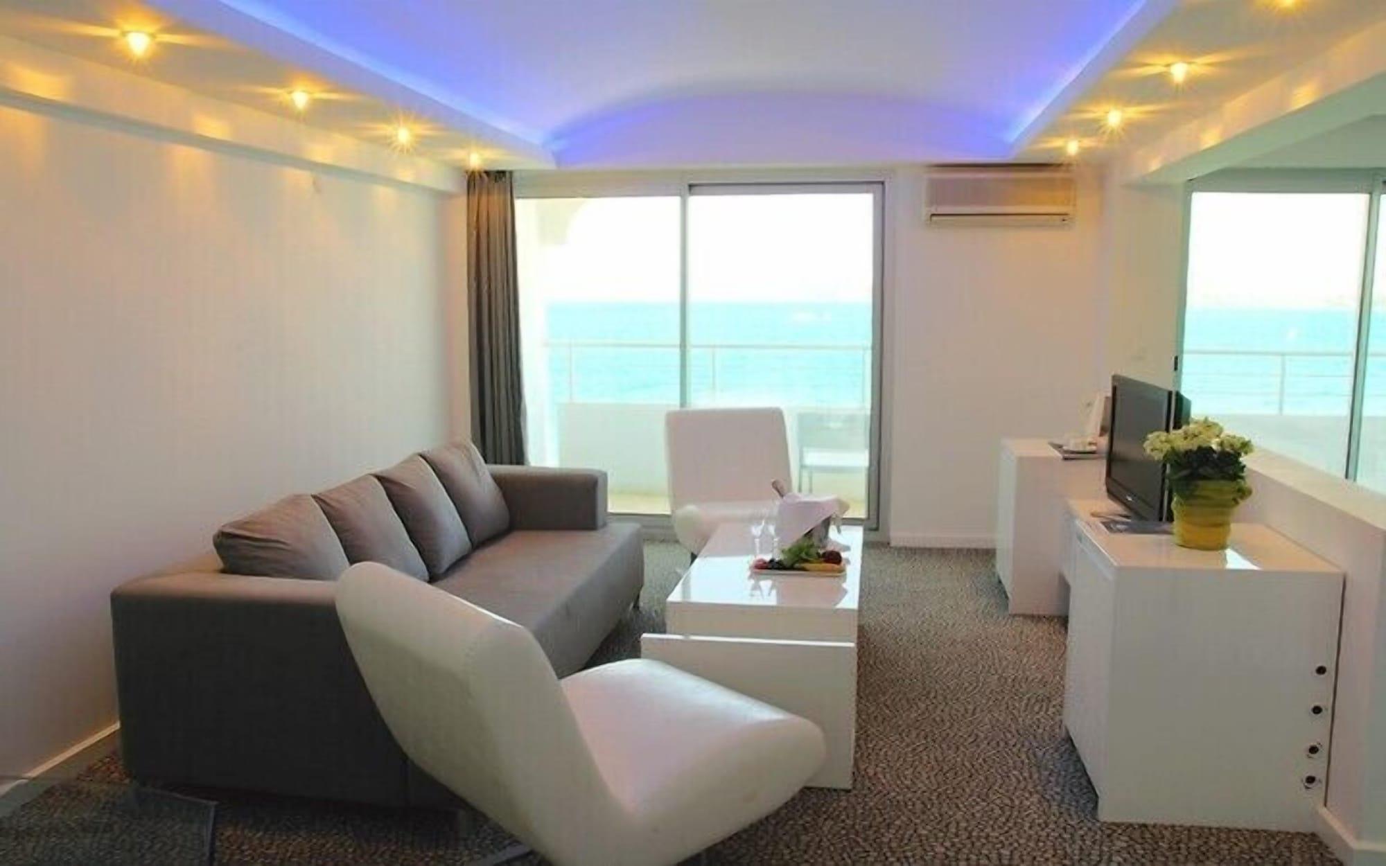 Inkim Hotel Алачати Экстерьер фото
